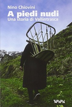 a piedi nudi