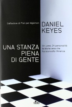 stanza piena di gente